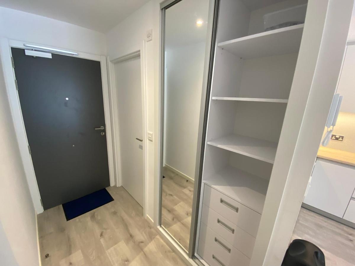 גיברלטר Modern Studio Apartment At The Hub מראה חיצוני תמונה